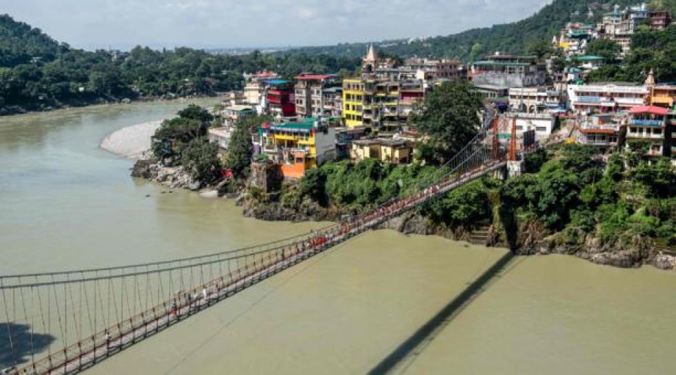 Detienen a  francesa tras grabarse desnuda en un puente sagrado en la India