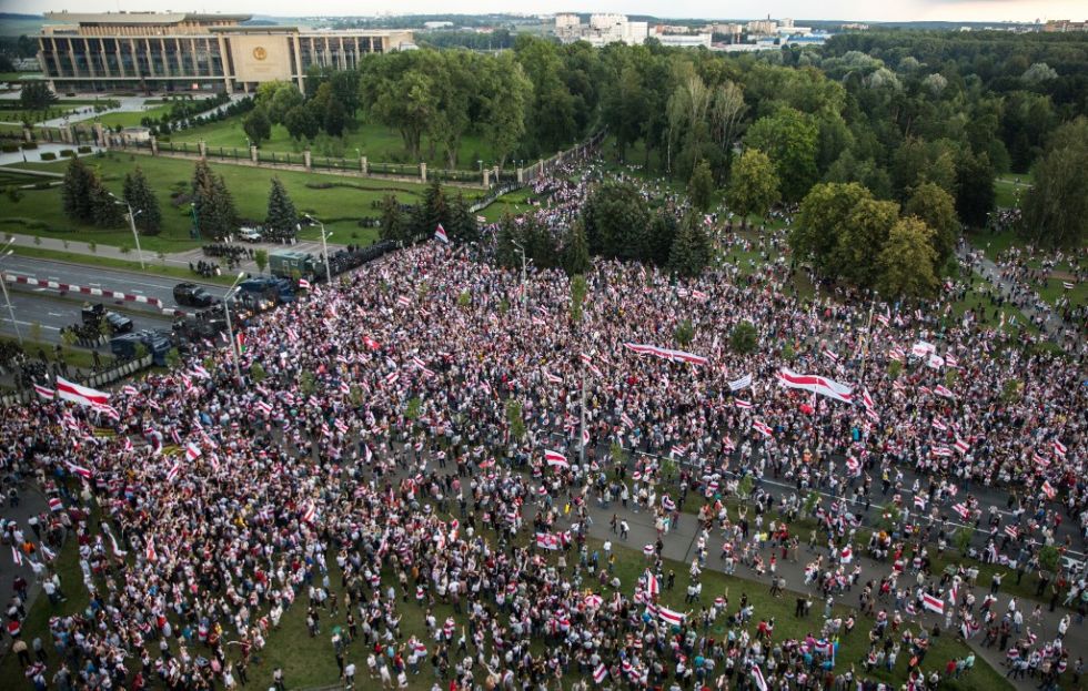 Decenas de miles de manifestantes en Minsk protestan contra la reelección de Lukashensko