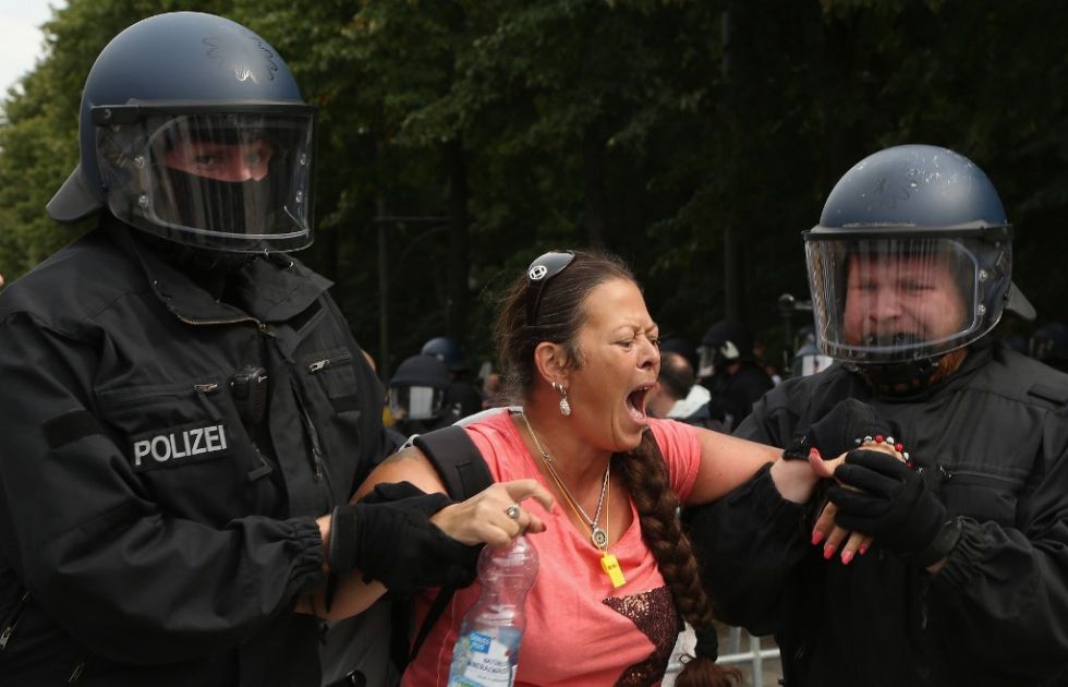 La OMS pide a los gobiernos dialogar con los "anticorona"