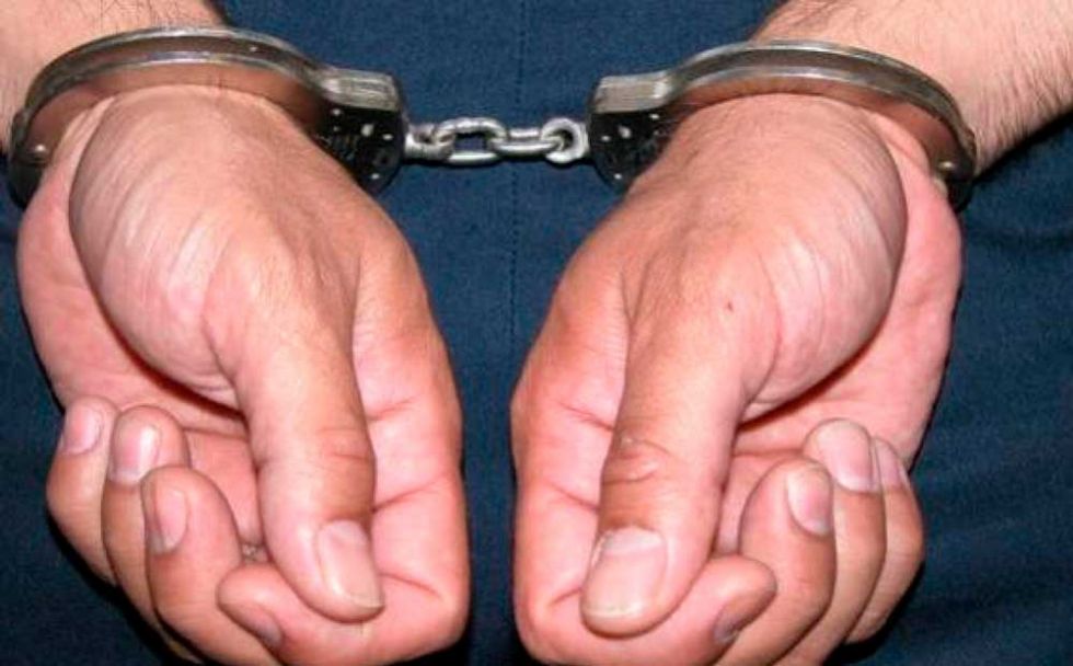 Aprehenden a un ex alto funcionario acusado de “negociar” cargos de notarios