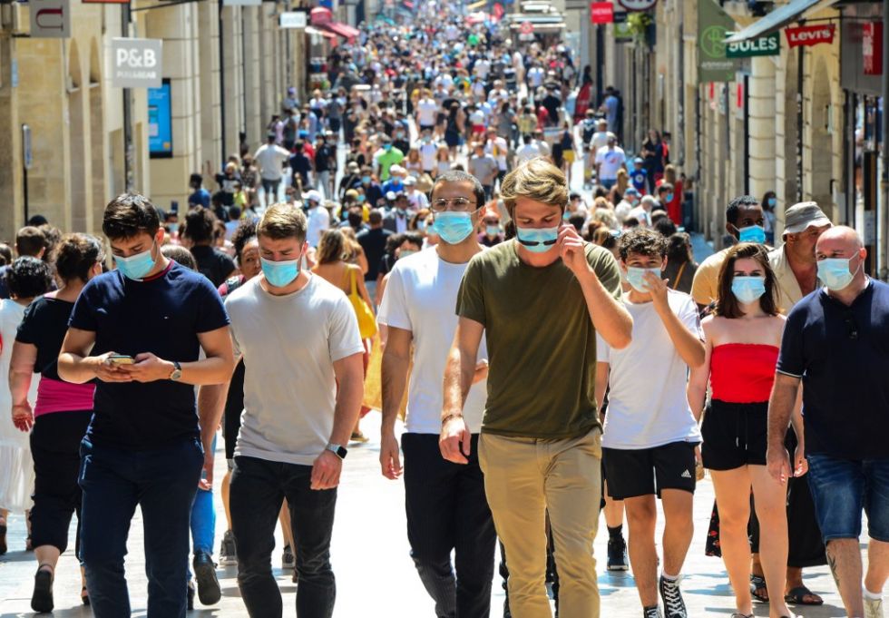 Máscaras con válvulas y pantallas faciales no frenan propagación del coronavirus