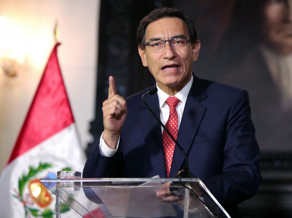 El presidente de Perú enfrentará un juicio de destitución por "incapacidad moral"