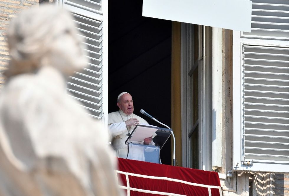 Papa insta a manifestantes a ser pacíficos y a autoridades a respetar sus derechos
