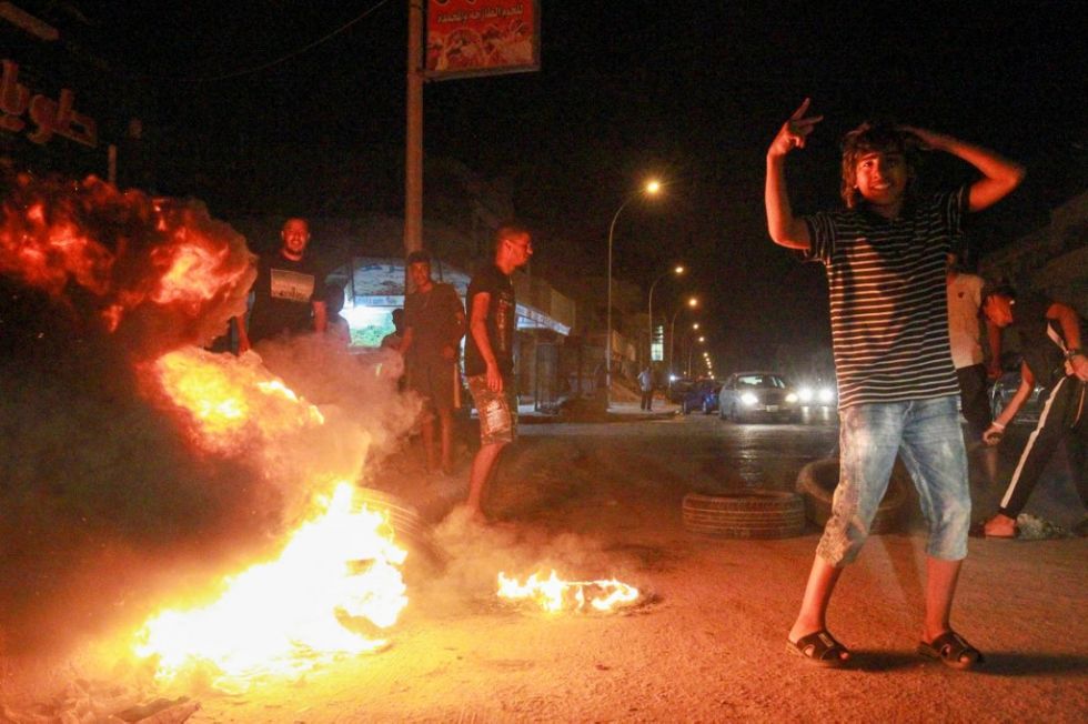 Manifestantes incendian la sede del gobierno libio paralelo en Bengasi