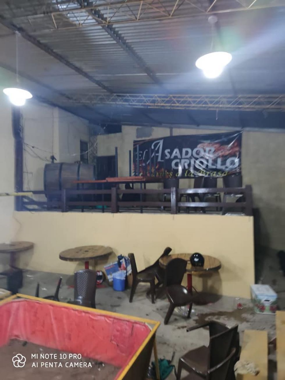 Sucre: Intervienen un restaurante donde se organizaban peleas de gallos