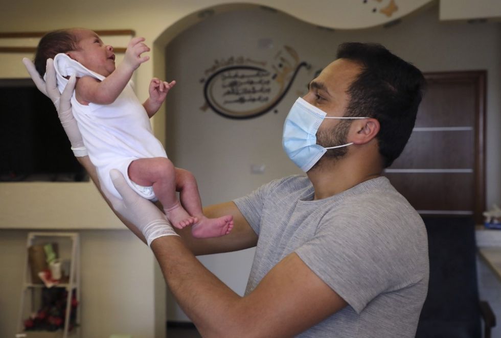 Francia ampliará de 14 a 28 días la licencia por paternidad