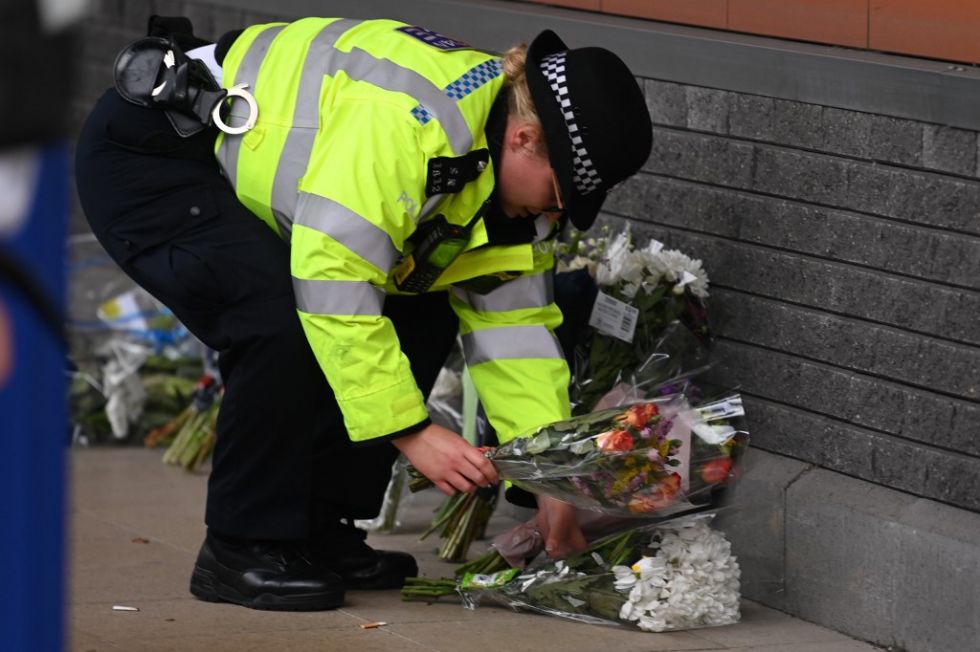 Un detenido dispara y mata a un policía en una comisaría de Londres