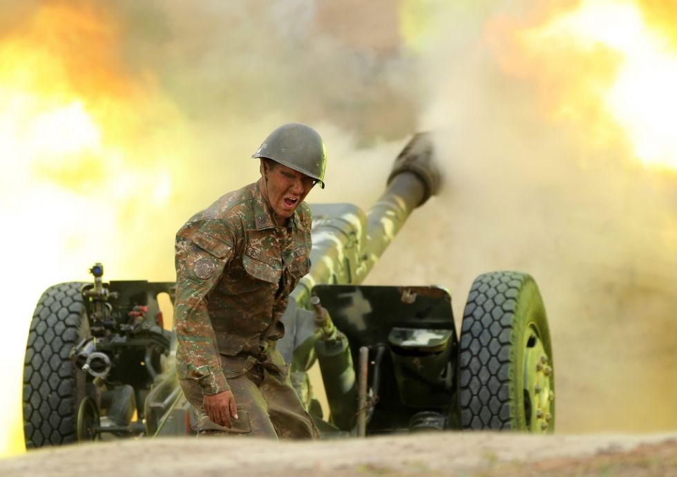 Combates aumentan en Karabaj entre llamados internacionales a un alto al fuego
