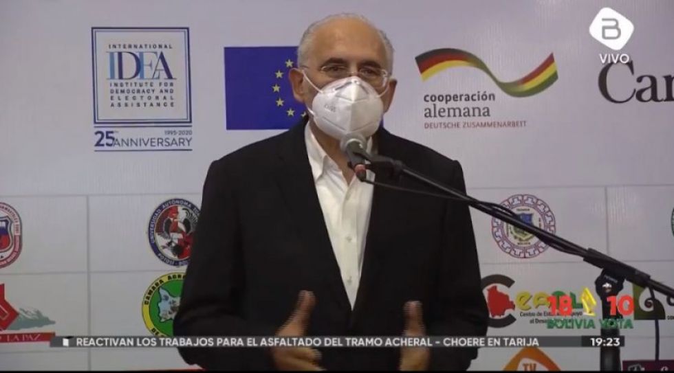 Carlos Mesa cambia de opinión y decide asistir al debate en La Paz
