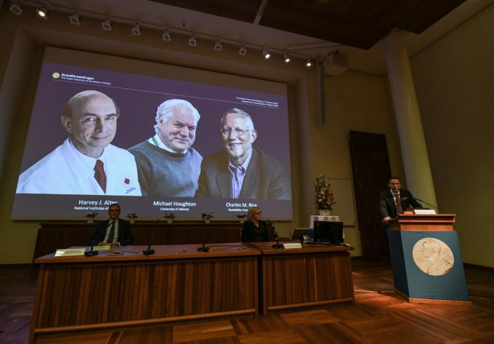 Otorgan el Nobel de Medicina para tres descubridores del virus de la hepatitis C