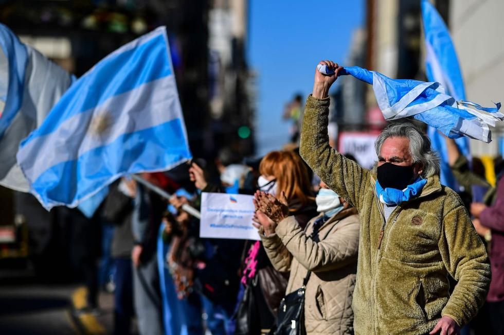 Argentina aísla 18 distritos para bajar ola de contagios de covid-19