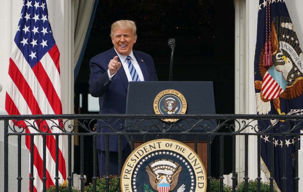 Trump asegura ser "inmune" al covid-19 y se muestra listo para combate electoral