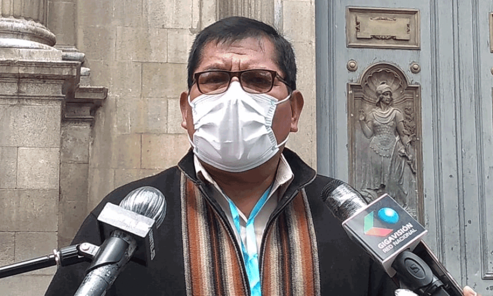 De la Cruz pide a Camacho renunciar a su candidatura: “de un volteador de presidente a otro”