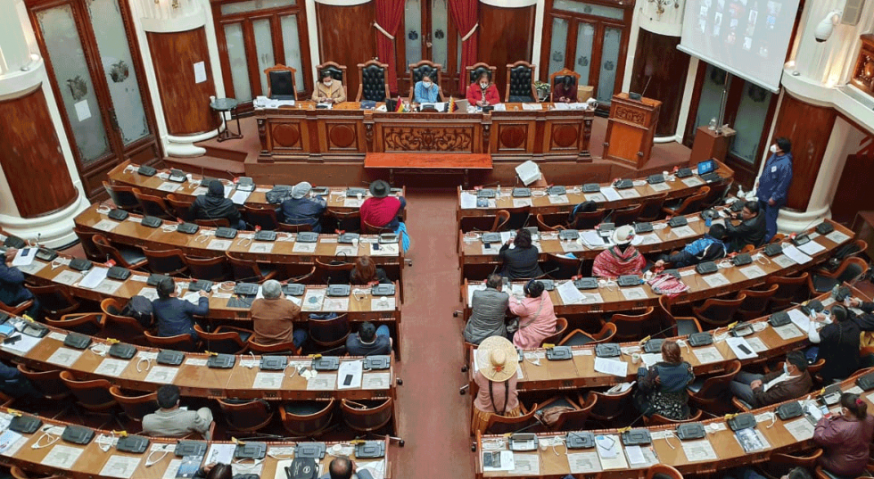 Asamblea censura a ministros Murillo y Cárdenas para dar paso a su destitución