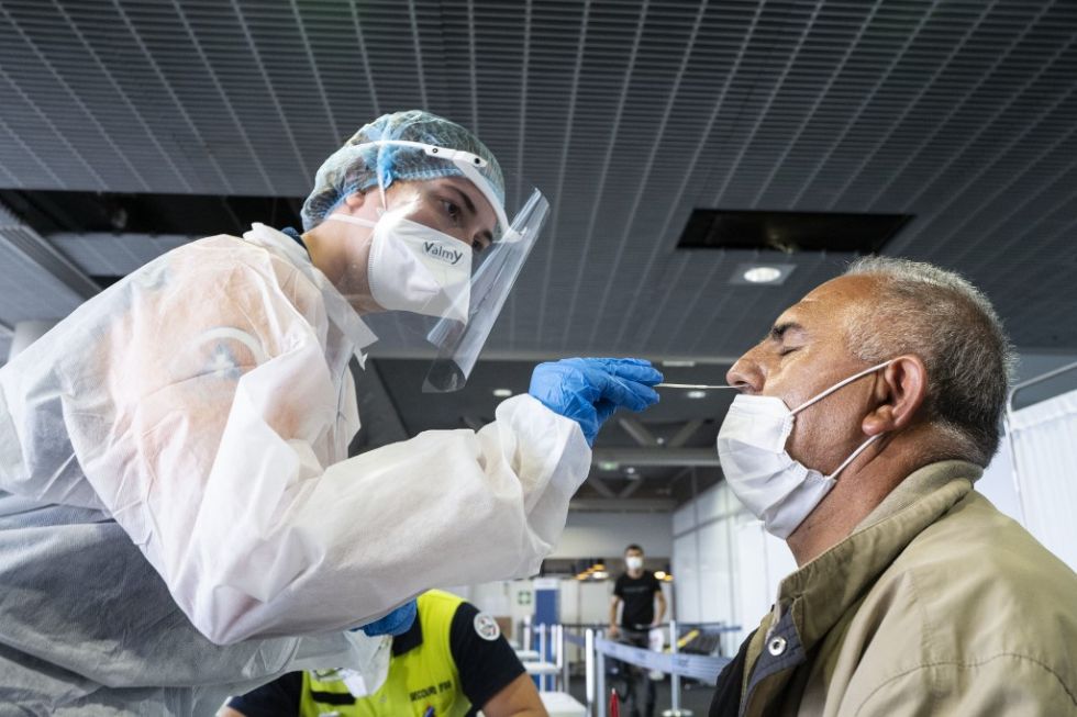 El coronavirus sobrevive en la piel cinco veces más que la gripe, según un estudio