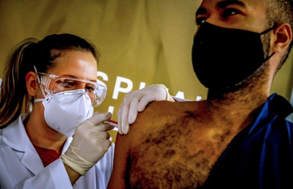 Brasil aplicará la vacuna china contra el coronavirus tras polémica