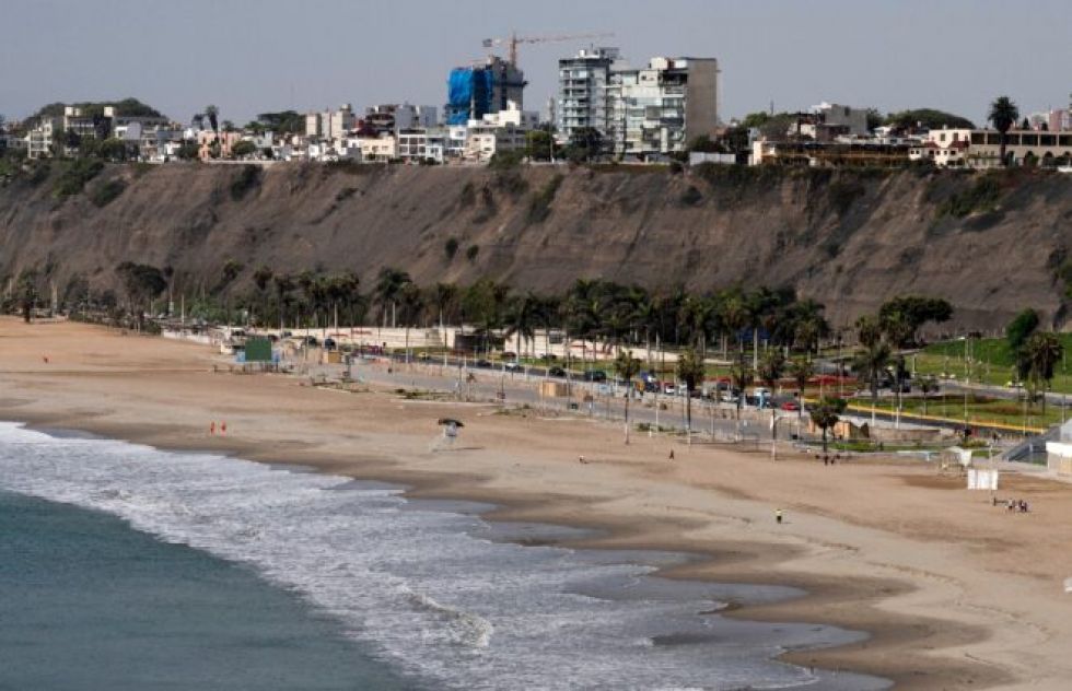 Perú vive su primer domingo desconfinado en siete meses de pandemia