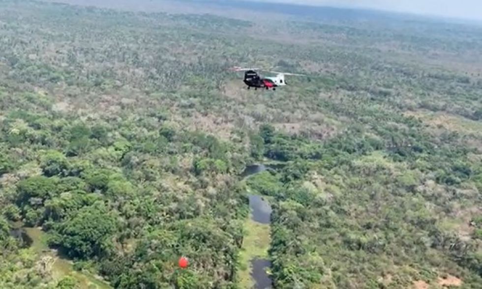 Chinook realizó seis descargas de agua para intentar controlar el incendio en el Parque Kaa-Iya