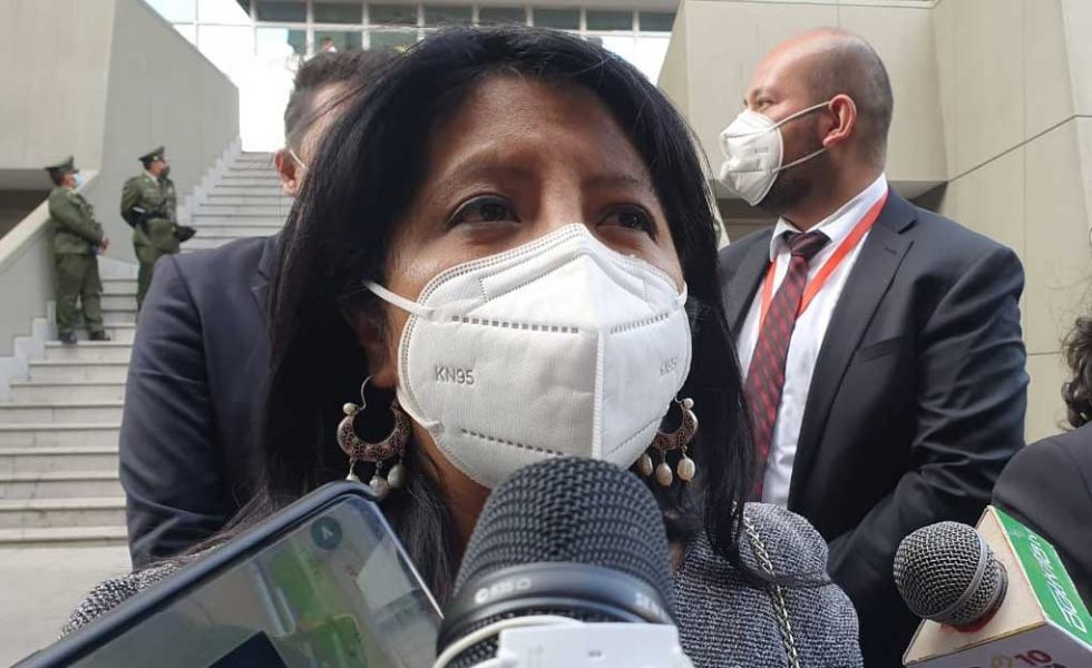 Nadia Cruz: “Por fin, después de 11 meses, un gobierno legítimo, muy felices como Defensoría”