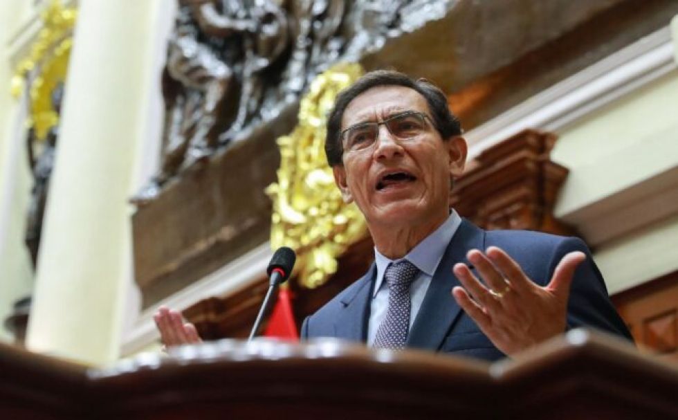 El Congreso de Perú destituye al popular presidente Vizcarra