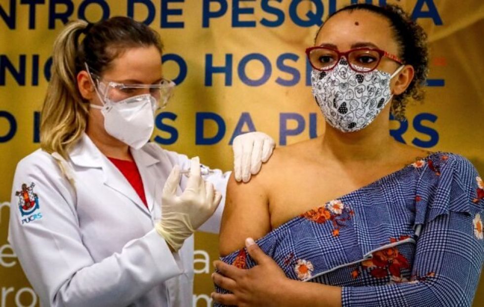 EEUU registra récord de casos diarios de covid-19 con más de 200.000