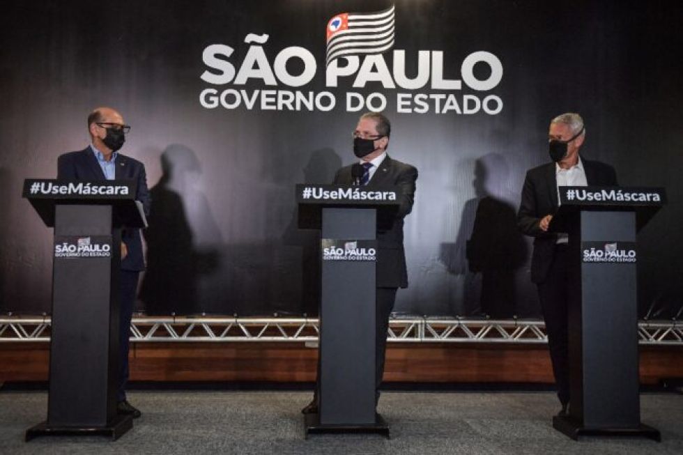 La batalla política por la vacuna se recrudece en Brasil