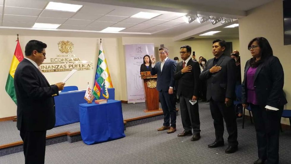 Posesionan a viceministros en el Ministerio de Economía
