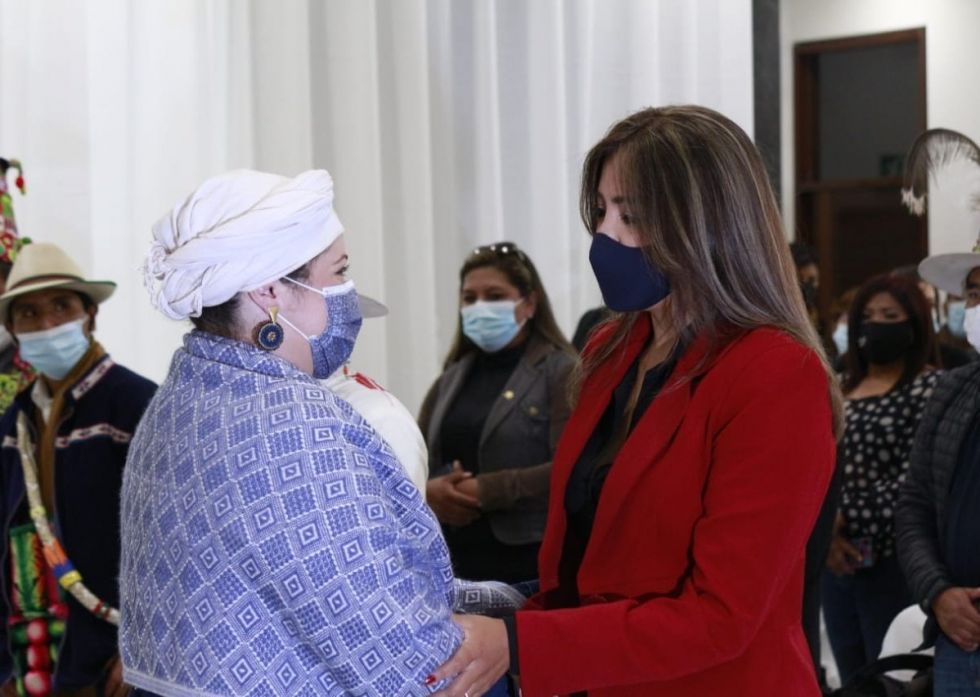 Prada posesiona a viceministros de Comunicación y de Coordinación con Movimientos Sociales