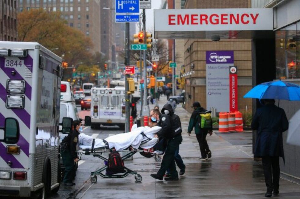 Nueva York y Europa vuelven a cerrar escuelas por el coronavirus, que deja más de 1,3 millones de muertos en el mundo