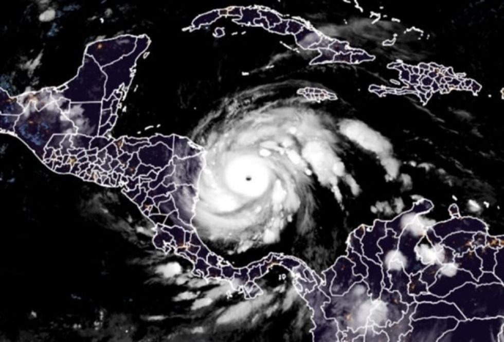 Iota se convierte en huracán categoría 5 y siembra terror en Centroamérica