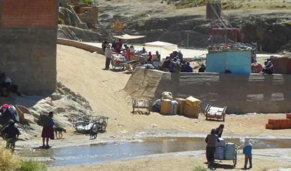 El riesgoso trabajo de los “estibas” y la súplica de abrir la frontera