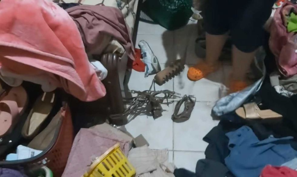 Santa Cruz: Madre e hija son atadas en robo a mano armada 