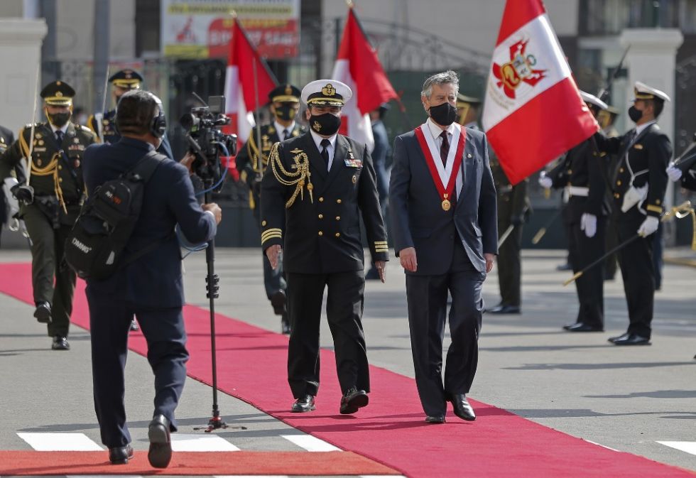 Francisco Sagasti jura como nuevo presidente de Perú tras una semana de caos
