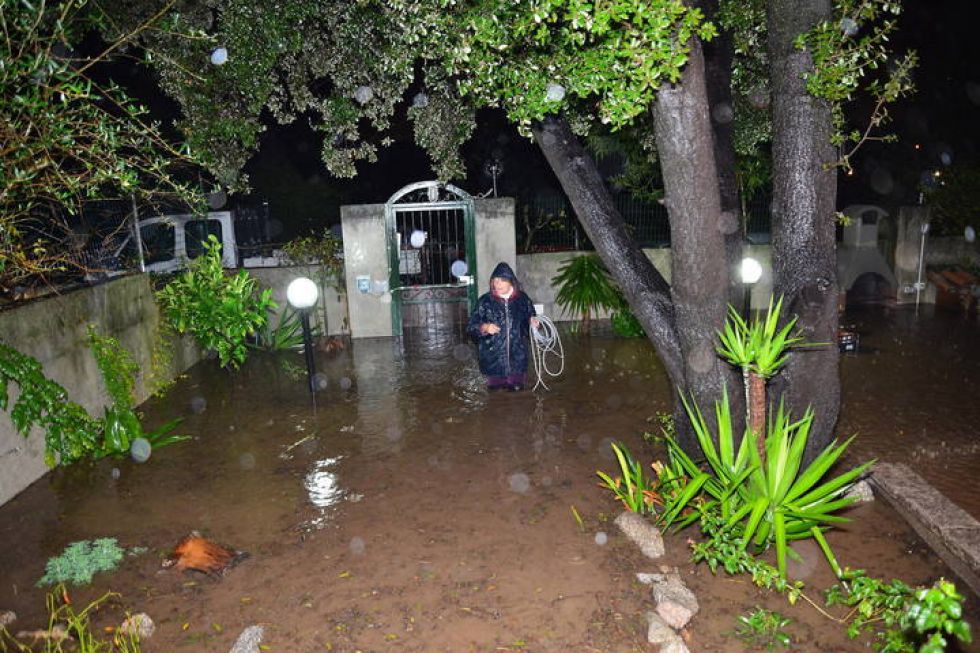 Reportan que tres personas mueren por inundaciones en la isla italiana de Cerdeña