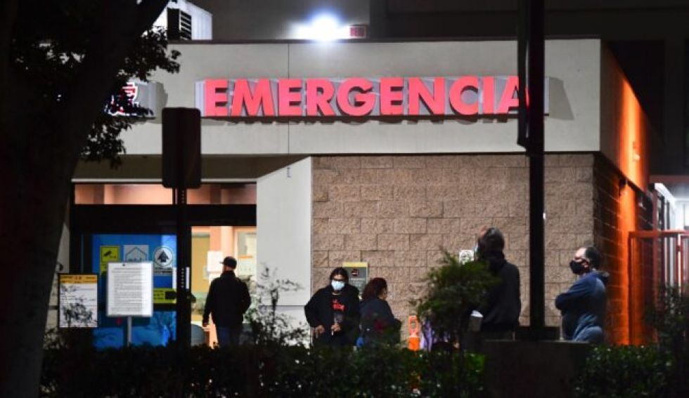 Récord de hospitalizaciones por covid-19 en EEUU, a la espera de las vacunas