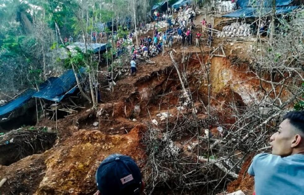 Derrumbe en mina artesanal en Nicaragua deja al menos 10 atrapados