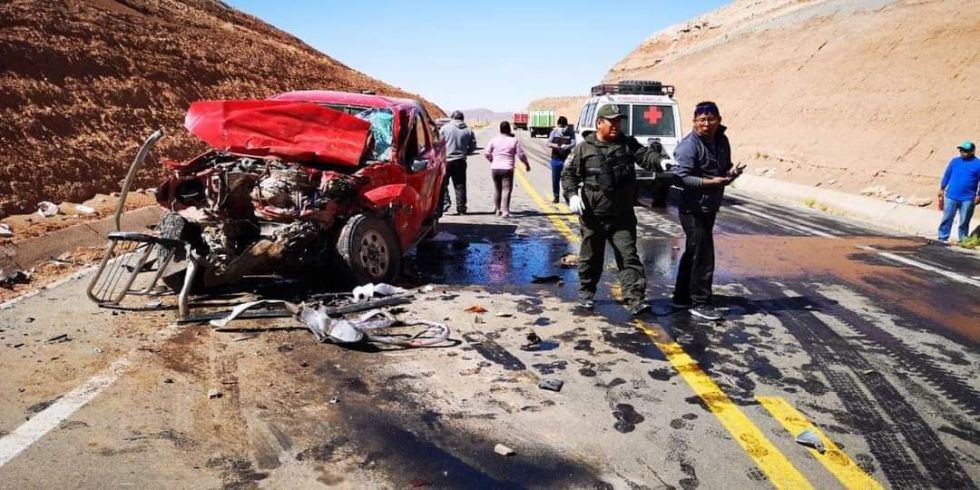 Colisión de vehículos deja un muerto y cuatro heridos en la carretera Potosí Uyuni