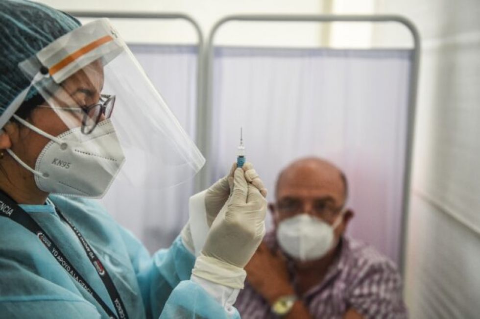 Perú suspende por precaución el ensayo de vacuna china contra el coronavirus