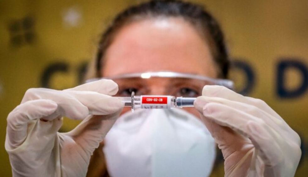 Regulador brasileño cuestiona “transparencia” en aprobación de vacuna china