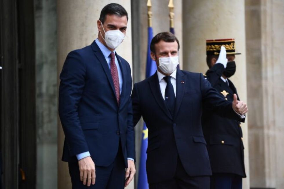 El jefe del gobierno español está en cuarentena por haber tenido contacto con el presidente francés