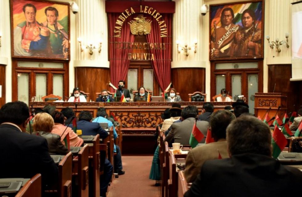 El coronavirus vuelve a la Asamblea Legislativa y afecta a legisladores