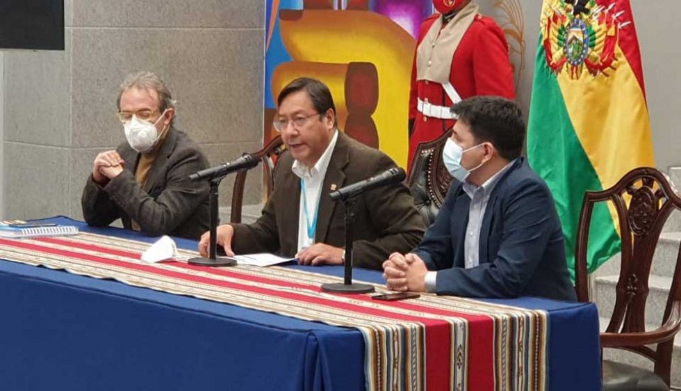 Luis Arce celebra hallazgo de “mega campo” en Chuquisaca