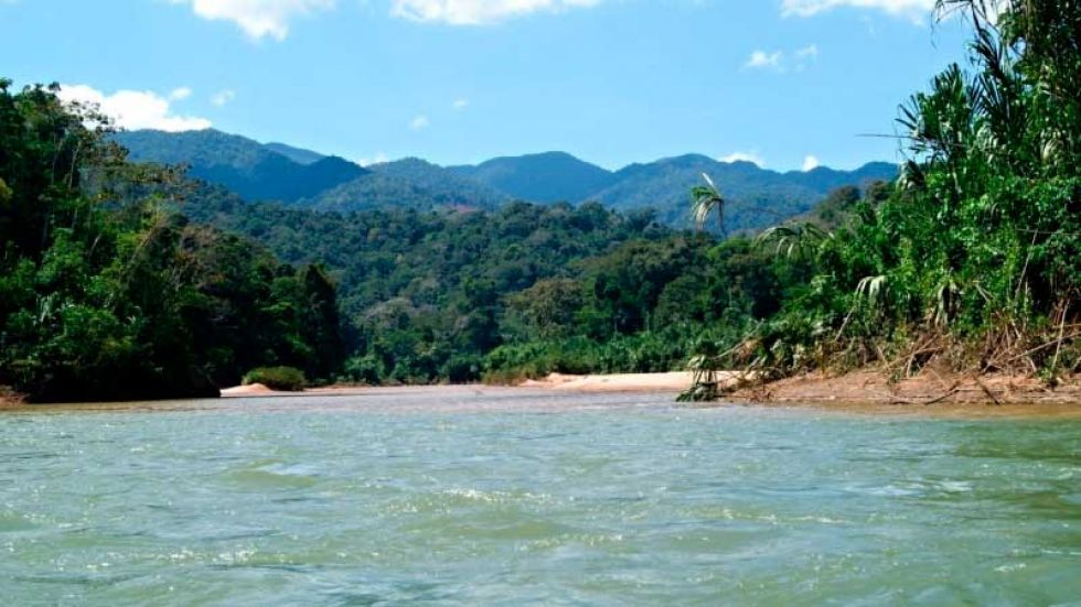 Reportan que un soldado del Ejército fue arrastrado por un río en el norte paceño
