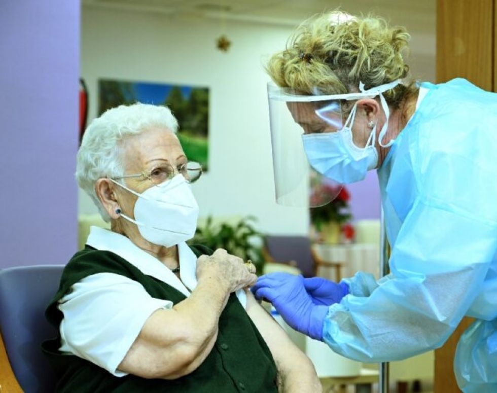 La Unión Europea inicia “esperanzadora” campaña de vacunación contra el coronavirus