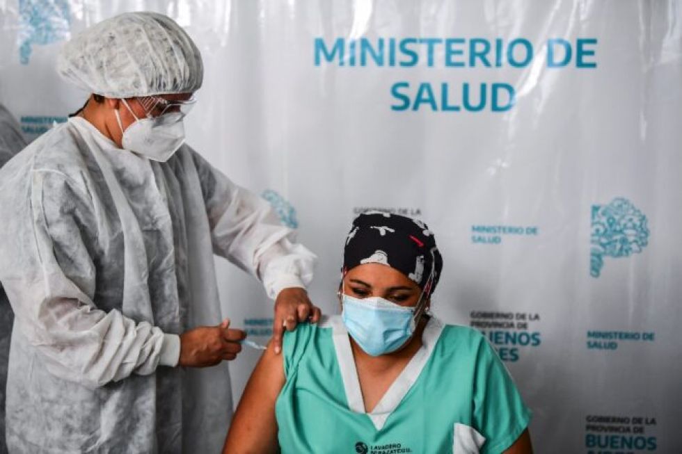 Argentina comienza campaña de vacunación contra el covid-19 con la Sputnik V