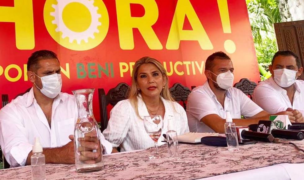Jeanine Áñez presenta candidatura a la Gobernación de Beni