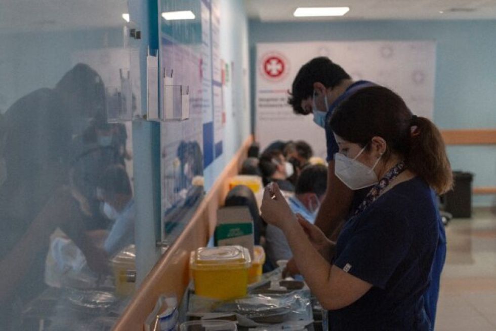 Diputados presentan proyecto para vacunación obligatoria contra coronavirus en Chile