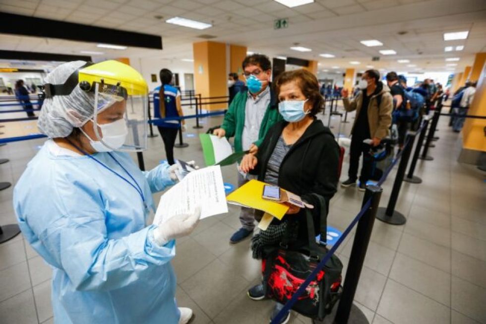 Autoridades dicen que aumento de casos en Perú es señal de segunda ola de covid-19