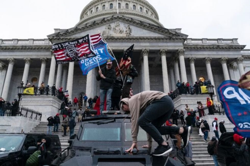 Varios líderes rusos profetizan el declive de EEUU tras asalto al Capitolio