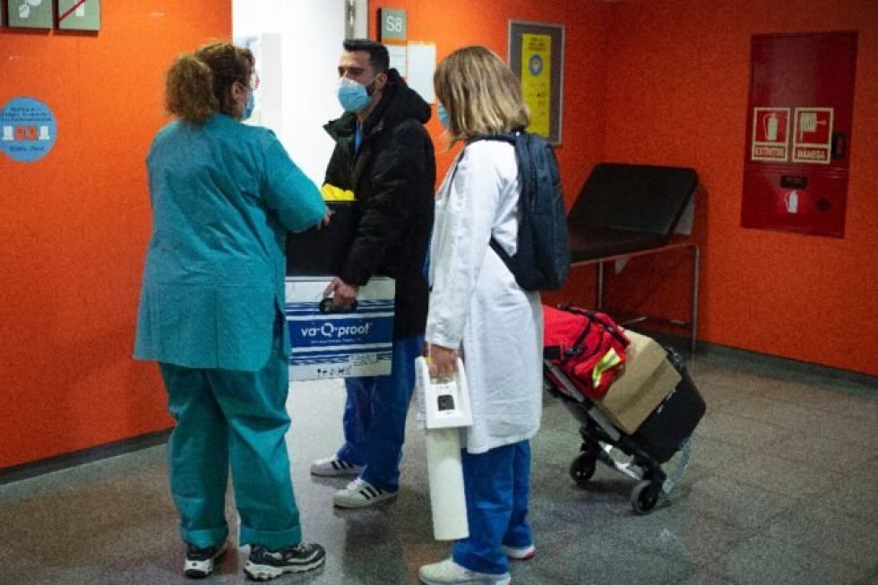 Ante el alza de contagios, España endurece medidas pero descarta confinamiento